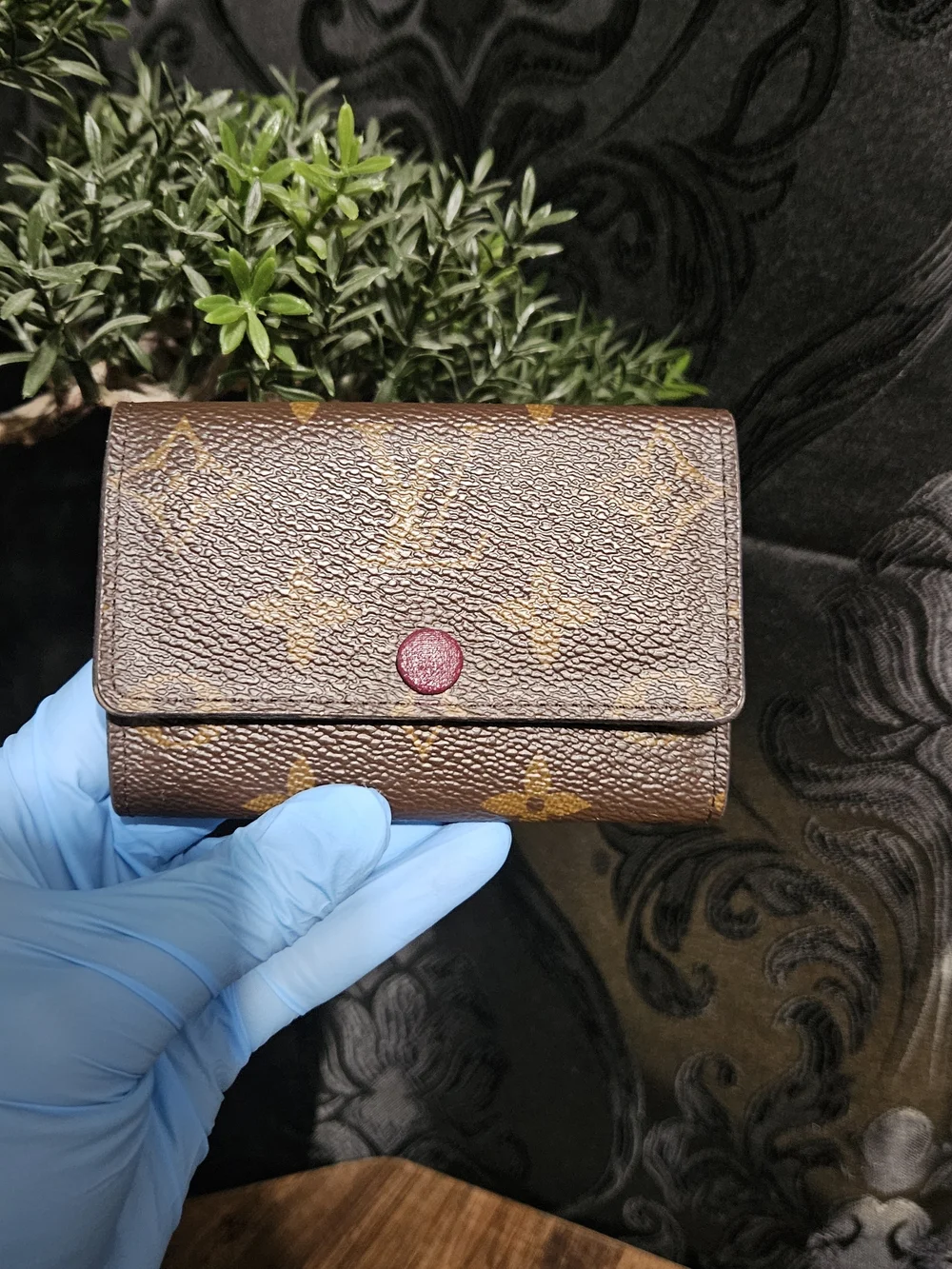 Authentic Louis Vuitton Microchip Keyholder -Very Good Condition